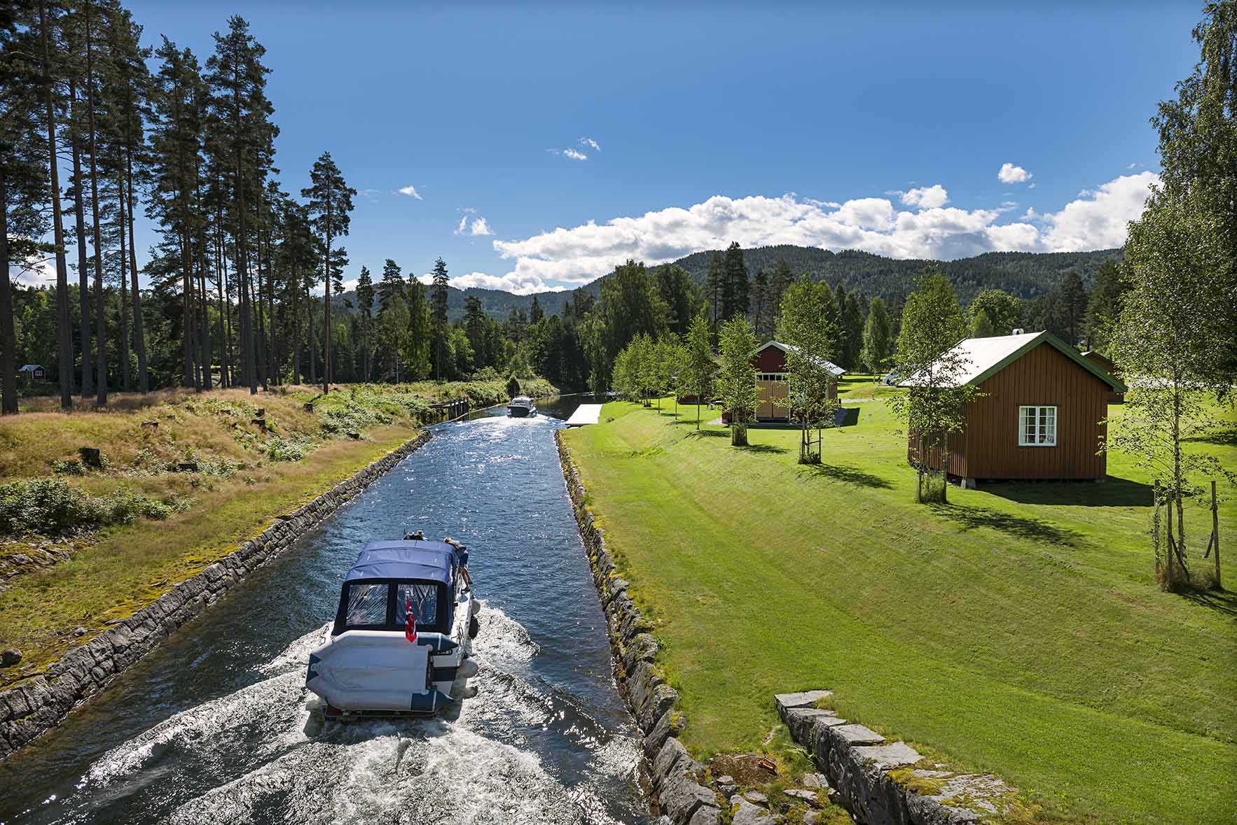 Fritidsbåt i Hogga underkanal